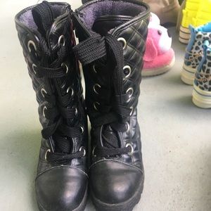 Black snow boots